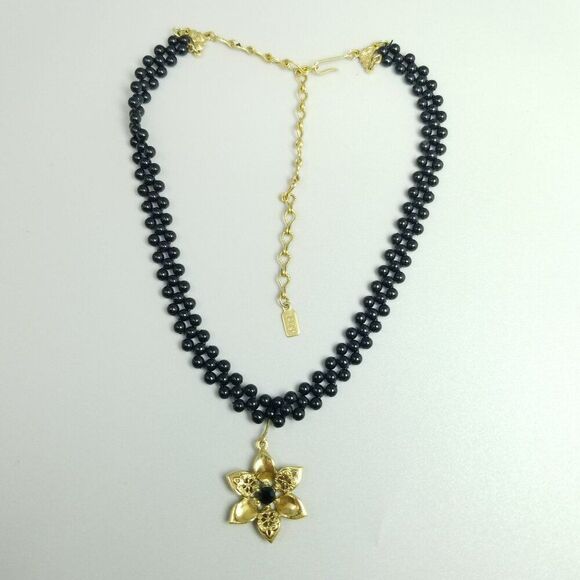 Vintage 1928 Flower Pendant and Black Beaded Necklace with Adjustable Clasp - Picture 3 of 8